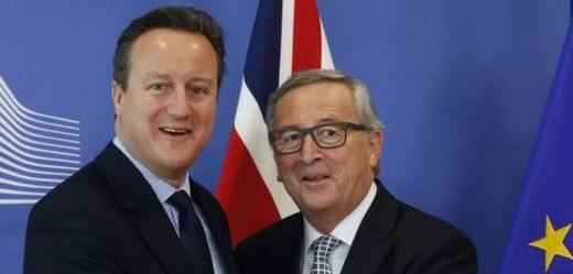 Britský premiér David Cameron a předseda Evropské komise Jean-Claude Juncker.