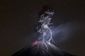 Síla přírody
Kategorie: Příroda
Fotograf: Sergio Tapiro
Na snímku je noční výbuch mexické sopky Volcán de Colima s bleskem.