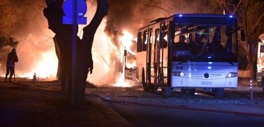 Exploze nastraženého automobilu v turecké metropoli.