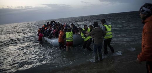 Připlouvající uprchlíci.