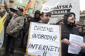 Demonstrace za svobodu internetu.