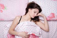 Vědci zjistili, že osmihodinový spánek nemusí být nutně to nejlepší pro naše zdraví.