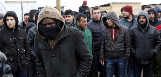 Řecku hrozí, že v něm uváznou tisíce uprchíků.