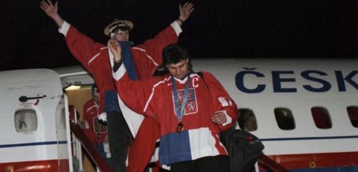 Přílet českých hokejistů, kteří vybojovali zlatou medaili na ZOH v japonském Naganu.