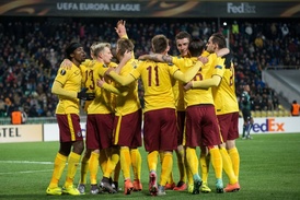 Fotbalisté Sparty se radují z postupu do osmifinále Evropské ligy.