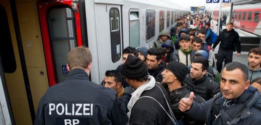 Migranti na německé hranici s Rakouskem.