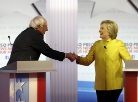 Souboj u demokratů - Bernie Sanders vs. Hillary Clintonová.