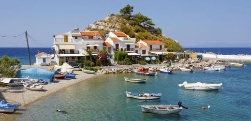 Řecký ostrov Samos patří mezi největší ostrovy ležící v Egejském moři. Na snímku městečko Kokkari.