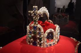 Na snímku je replika koruny Svaté říše římské zpracovaná mistrem šperkařem Jiřím Urbanem.