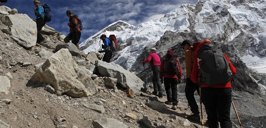 Loni muselo svou expedici kvůli zemětřesení zrušit více než 800 horolezců.