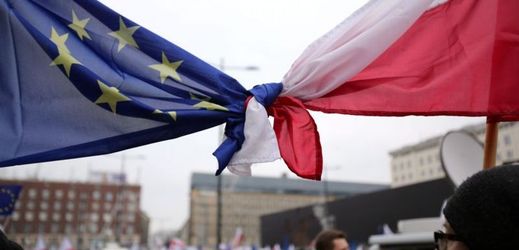 Evropská komise si dělá starosti o osud demokracie v Polsku.