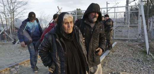 Migranti na makedonsko-řecké hranici (ilustrační foto).