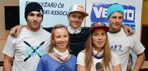 Na snímku jsou (zleva) Josef Kalenský, Šárka Pančochová, Tomáš Kraus, Eva Samková a Kryštof Krýzl.