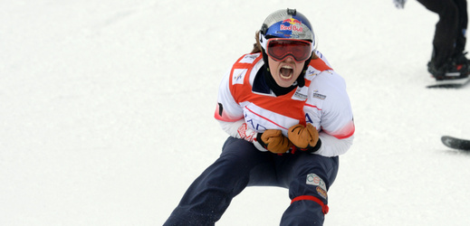 Eva Samková vede Světový pohár snowboardcrossařek.