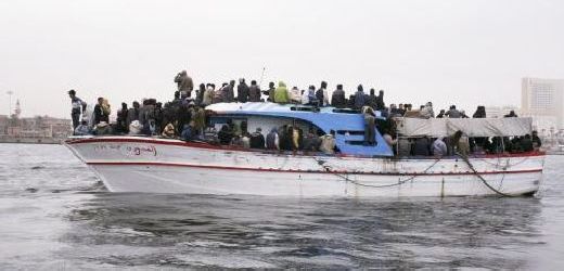 Loď s migranty (ilustrační foto).
