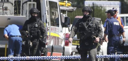 Při střelbě v Sydney zemřel jeden muž a další dva jsou zraněni.
