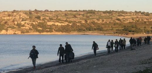 Uprchlíci na tureckém pobřeží.