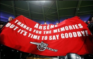 Transparent fanoušků Arsenalu.