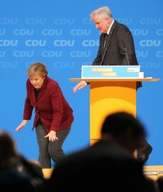 Kancléřka Angela Merkelová a předseda koaliční CSU a bavorské vlády Horst Seehofer.