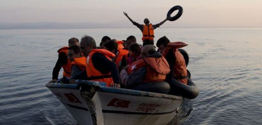 Turečtí uprchlíci v cíli - na řeckém ostrově Lesbos.