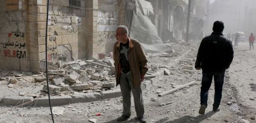 Bombardováním zničené syrské město Aleppo.