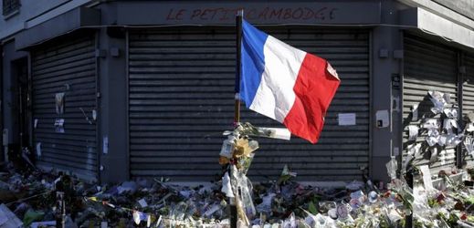 Pietní místo obětí teroristického útoku v Paříži.