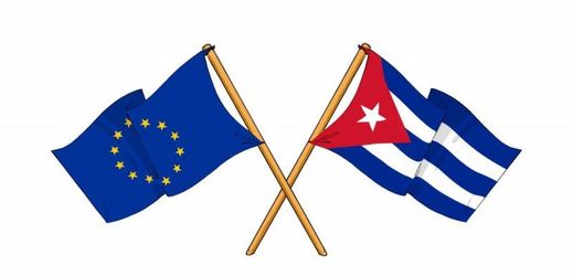 Vlajky Evropské unie a Kuby (ilustrační foto).