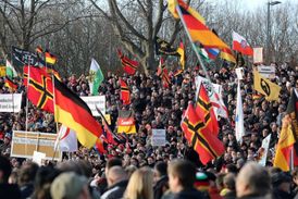 Fotografie ze shromáždění extremistického hnutí Pegida v Drážďanech.