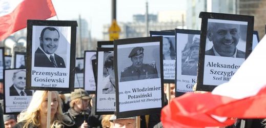 Uctění památky na výročí pádu letadla u Smolenska.