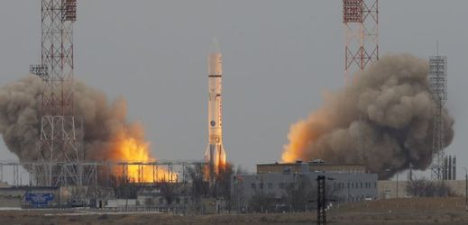  Raketa Proton-M při startu.