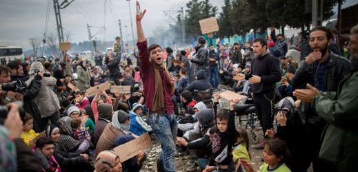 Migranti na makedonské hranici.