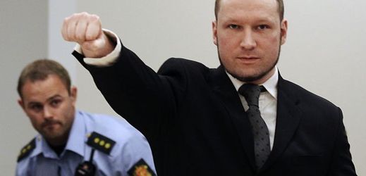 Soud projednává stížnost teroristy Anderse Behringa Breivika.