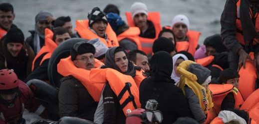 Migranti přes Turecko nadále připlouvají do Řecka.