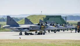 Pět stíhaček JAS-39 Gripen odletí na islandskou misi.
