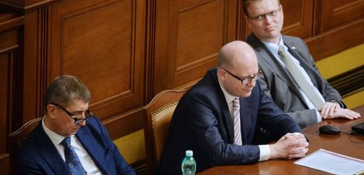 Zleva první místopředseda vlády pro ekonomiku a ministr financí Andrej Babiš, premiér Bohuslav Sobotka a místopředseda vlády pro vědu, výzkum a inovace Pavel Bělobrádek.
