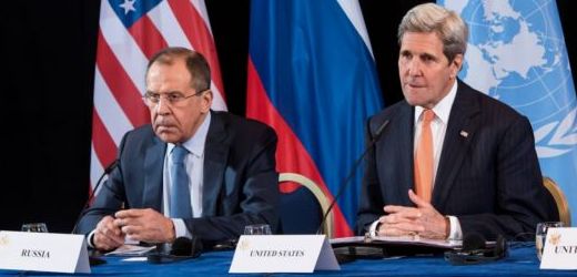 Ministři zahraničí Ruska Sergej Lavrov (vlevo) a Spojených států John Kerry.