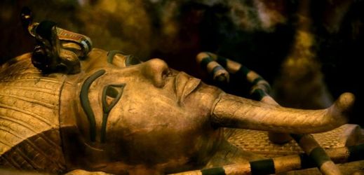 Nefertiti je považována za nevlastní matku krále Tutanchamona.