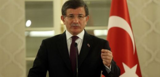 Turecký premiér Ahmet Davutoglu.