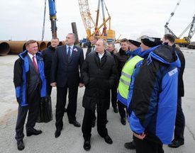 Ruský prezident Vladimir Putin navštívil staveniště mostu na ostrově Tuzla.