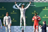 Lewis Hamilton, Nico Rosberg a Sebastian Vettel.