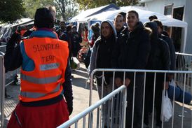 Hraniční přechod mezi Srbskem a Chorvatskem. S koordinací uprchlíků dosud pomáhali dobrovolníci.