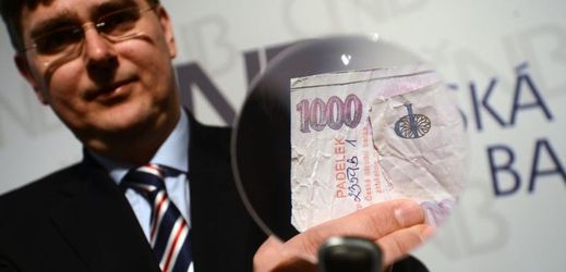 V České republice bylo loni zadrženo 5301 kusů padělaných a pozměněných bankovek.