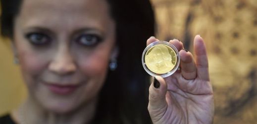 Lucie Bílá se svým portrétem vyraženým na minci.