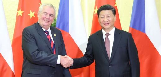 Prezident Miloš Zeman (vlevo) s čínským prezidentem Si Ťin-pchingem.