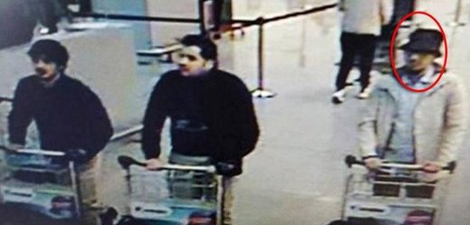 Policie identifikovala muže, který doprovázel atentátníky v Bruselu.