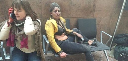 Ženy zraněné během teroristického útoku na letišti v Bruselu.