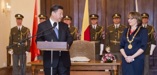 Čínský prezident s pražskou primátorkou.