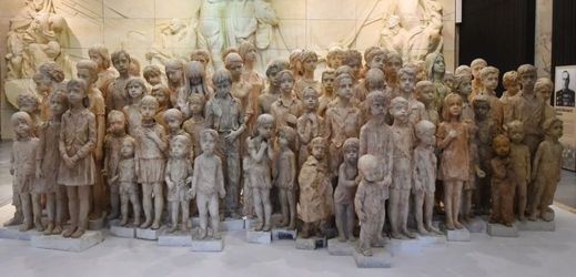 V Hrabyni bude vystaveno všech dvaaosmdesát nadživotních soch lidických dětí.