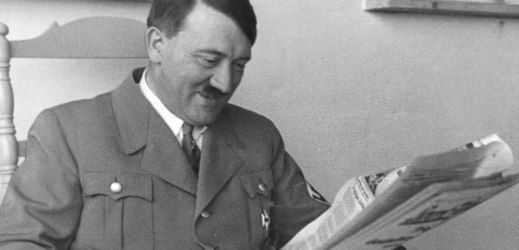 Agentura AP si najala fotografa z propagandistické divize SS, jejíž fotografy osobně vybíral Adolf Hitler.
