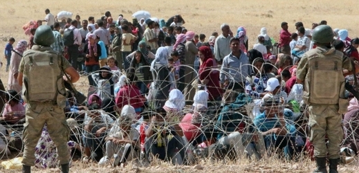 Uprchlíci v tureckém pohraničí.